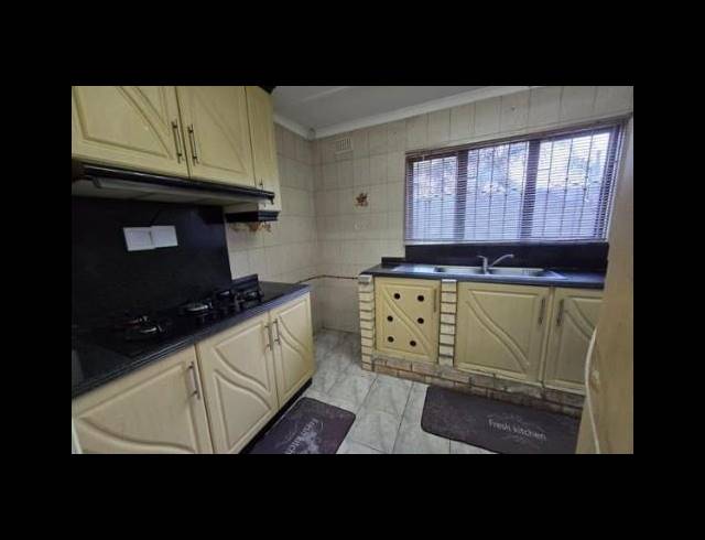 3 BEDROOM HOUSE FOR SALE IN WOODVIEW